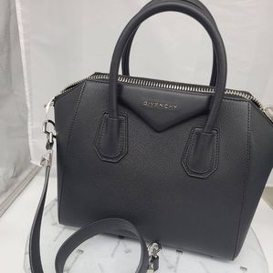 Givenchy Antigona small leather tote